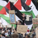 En Allemagne, des milliers de personnes ont manifesté à Berlin et dans plusieurs villes, ici à Francfort, à l'appel de collectifs pro-palestiniens.