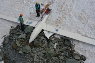 Un planeur et un avion à moteur se sont écrasés samedi près de Bivio (GR), faisant cinq morts.