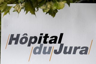 Un nouvel hôpital de soins aigus pourrait voir le jour dans le canton du Jura, au sud de la gare CFF. L'objectif de l'Hôpital du Jura est de garantir une offre sanitaire au cours des 50 prochaines années (photo symbolique).