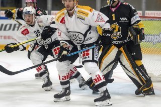 Le Luganais Tim Traber pèse sur la défense jurassienne.