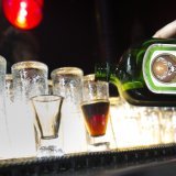 Seize pour cent des personnes interrogées ont réduit leur consommation d'alcool chez eux, alors que 17% ont bu un peu ou beaucoup plus (archives).