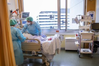 Actuellement, 17,5% des lits en soins intensifs sont occupés par des patients Covid en Suisse (image d'illustration)