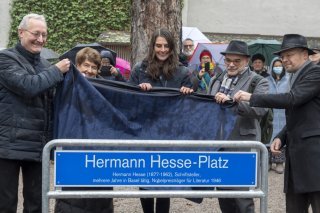 L'écrivain Hermann Hesse, prix Nobel de littérature, a désormais une place à son nom à Bâle, ville où il a vécu de nombreuses années.