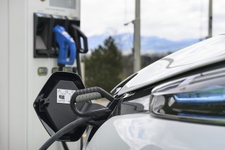 Les importateurs parallèles se targuent d'apporter "une contribution importante à la réduction des émissions de CO2 en Suisse", soulignant la multiplication par cinq en deux ans de la part des véhicules électriques (archives).