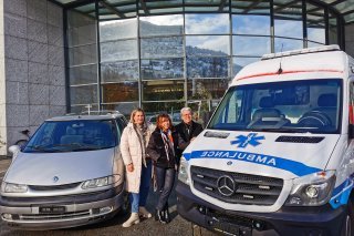 La directrice de l'association FX Bagnoud Christine Eggs avec Sarah Eggs Spano et Jean-François Pillet