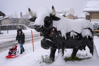 La neige est aussi tombée dans les Alpes, comme ici à Lens (VS).