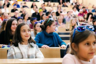 Une septantaine de filles ont reçu leur attestation pour le cours "internet et code pour les filles" de la HES-SO Valais