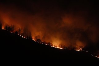 Les pompiers ont été aidés ces dernières heures par l'amélioration des conditions météorologiques.