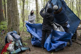 Des activistes écologistes protestent contre l'extension d'une décharge à Rümlang (ZH).