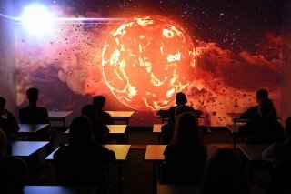 Des enfants vivent en direct la reproduction d'un tremblement de terre dans un simulateur du CPPS.