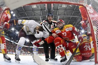Pour le septième et dernier match de la finale entre le GSHC et le HC Bienne, jeudi soir, la Ville de Genève a décidé d'assouplir les heures d'ouverture des terrasses (archives).