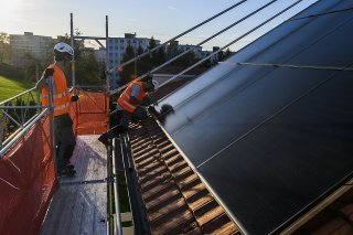 Le Conseil d'Etat souhaite que le législatif élabore un contreprojet à l'initiative des Vert'libéraux "Pour une transition rapide vers le solaire à Genève". Il estime que les dispositifs prévus pour sa mise en oeuvre sont inadéquats (illustration)...