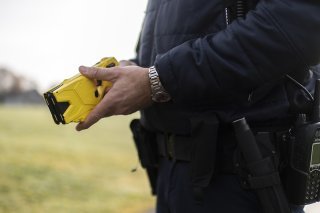 Le Taser a moins été utilisé par les forces de l'ordre en Suisse, en 2022 qu'en 2021 (image d'illustration).