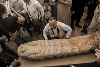 Les deux ateliers découverts, dont l'un est consacré à l'embaumement des momies humaines et le second à l'embaumement d'"animaux sacrés", datent de la 30e dynastie et de la période ptolémaïque, soit entre 2400 et 2000 ans.