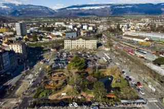 La Ville d'Yverdon-les-Bains (VD) remplace deux passerelles qui relient les deux parties de la cité thermale coupée en deux par la rivière la Thièle (archives).