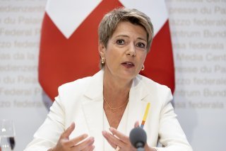 La ministre des finances Karin Keller-Sutter a présenté mercredi un budget 2024 de la Confédération qui respecte de justesse le frein à l'endettement (archives).