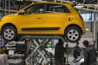 Le chiffre d'affaires annuel du constructeur français avait ainsi bondi de 11,4% à 46,4 milliards d'euros, avec une marge opérationnelle multipliée par deux à 2,6 milliards d'euros et 5,6% du chiffre d'affaires. (EPA/CHRISTOPHE PETIT TESSON)