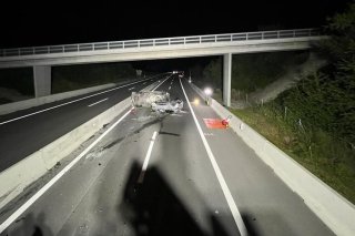 Dans la nuit de mercredi à jeudi, une automobiliste est décédée lors d’un accident impliquant trois véhicules sur l’autoroute A9 à la hauteur de Chamoson (VS)