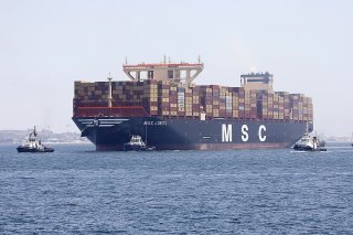 La très grande majorité des 100'000 navires du secteur, qui transportent 90% des marchandises dans le monde, sont propulsés par du fioul lourd. Le secteur est responsable de près de 3% des émissions de CO2 mondiales, d'après l'Onu.