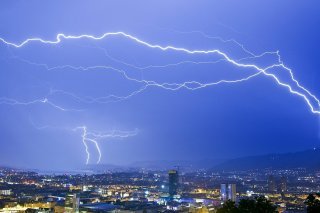 En Suisse, plus de 50'000 éclairs ont illuminé le ciel dans la nuit de mardi à mercredi.