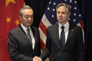 M. Blinken, qui s'est entretenu à Djakarta avec Wang Yi, "a clairement indiqué que toute action visant le gouvernement, les entreprises et les citoyens américains nous préoccupe profondément et que nous prendrons les mesures nécessaires pour que l...