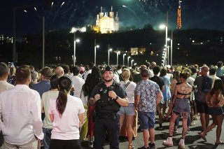 Comme la veille, 45'000 policiers et gendarmes, dont, pour la première fois un 14-Juillet, des unités d'élite, étaient mobilisés en France.