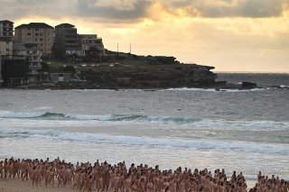 En novembre dernier, 2500 personnes s'étaient rassemblées sur une célèbre plage d'Australie dans le cadre d'une campagne de prévention contre le cancer de la peau (Archives).