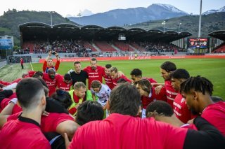 Les joueurs du FC Sion en cercle avant le match perdu face à Lucerne