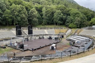 Béjart Ballet à Martigny : les derniers préparatifs à l'amphithéâtre.