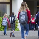 De nombreux écoliers reprendront le chemin de l'école dans toute la Suisse au cours des prochaines semaines (Photo d'archives).