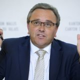 Roberto Schmidt, conseiller d'Etat en charge des finances présente un budget 2024 équilibré mais plombé par l'inflation