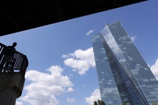 L'inquiétude porte sur la consommation et l'investissement des ménages et des entreprises, freinés par le resserrement de la politique monétaire de la Banque centrale européenne (BCE). (EPA/RONALD WITTEK)