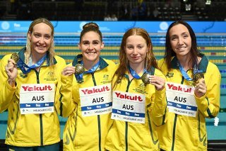 Mollie O'Callaghan (2e depuis la droite) a effacé un "vieux" record du monde mercredi à Fukuoka