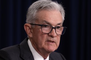 Le président de la Fed, Jerome Powell, a souligné que, bien que l'inflation soit tombée en juin à son plus bas niveau depuis mars 2021, à 3% sur un an, elle reste "bien supérieure" à l'objectif de 2% de la Fed. Il reste "un long chemin à faire" av...