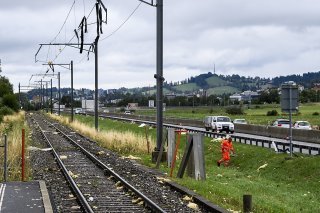 Si les trains circulent à nouveau entre La Chaux-de-Fonds et St-Imier, ceux à destination du Locle ne le pourront pas avant le 14 août, ici la gare du Crêt-du-Locle, selon un nouvel état des lieux transmis par les CFF.