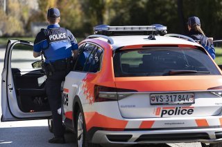 De nombreuses patrouilles et un hélicoptère sont mobilisés afin de retrouver les auteurs du cambriolage (Photo d'illustration).