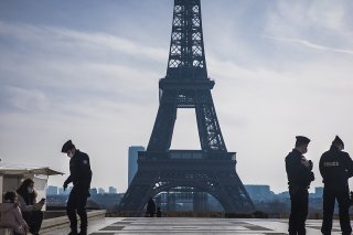 La tour Eiffel et son parvis ont été évacués samedi en début d'après-midi après une alerte à la bombe (archives).