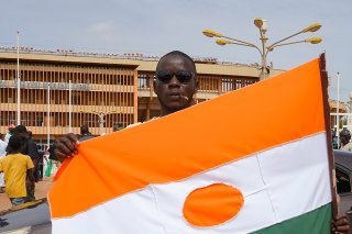 Un partisan de la junte nigérienne lors d'une manifestation à Niamey (archives).