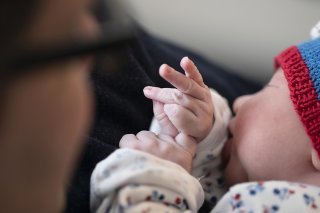 Pour les filles, le prénom Emma devance Mia, qui était le préféré depuis 2019 (image d'illustration).