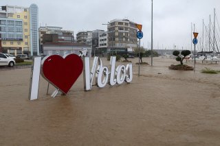 En Grèce, les pluies torrentielles ont surtout affecté le département de Magnésie (centre) et son chef-lieu, la ville portuaire de Volos, à 331 km au nord d'Athènes.