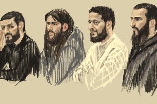 Salah Abdeslam (à droite), Mohamed Abrini (à gauche) et leurs six coaccusés avaient été reconnus coupables fin juillet d'"assassinats dans un contexte terroriste" (archives).