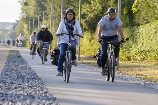 Une nouvelle édition de l'enquête aux frontières du canton de Genève vise à mesurer les évolutions des flux de déplacement en voiture et à vélo dans le Grand Genève (illustration). KEYSTONE/SALVATORE DI NOLFI