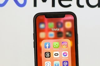 La Commission a demandé à Meta et TikTok d'expliquer précisément "les mesures prises pour respecter (leurs) obligations en matière d'évaluation et de réduction des risques" (archives). KEYSTONE/DPA/CHRISTOPH DERNBACH