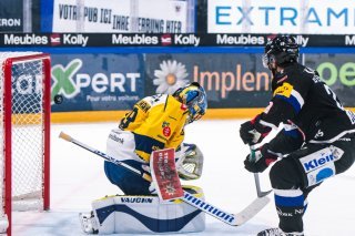 Christoph Bertschy virevoltant avec Fribourg KEYSTONE/ADRIEN PERRITAZ