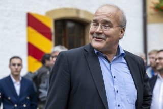 Le sénateur neuchâtelois Philippe Bauer a mordu la poussière dimanche, à la surprise générale. Plusieurs élus des partis écologistes ont connu la même mésaventure. KEYSTONE/MARTIAL TREZZINI