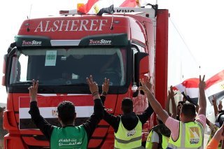 Un troisième convoi a franchi la frontière à Rafah lundi, la seule issue du territoire qui ne soit pas contrôlée par Israël (archives). KEYSTONE/EPA/KHALED ELFIQI