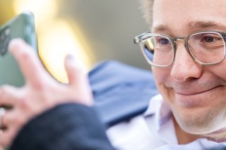 Le libéral-radical Philippe Nantermod participera au deuxième tour de l'élection au Conseil des Etats en Valais, a décidé son parti lundi soir (archives). KEYSTONE/Olivier Maire