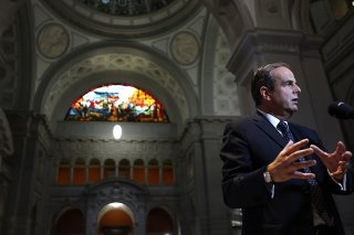 Le président du Centre Gerhard Pfister reste discret sur les ambitions de son parti quant à un éventuel second siège au Conseil fédéral. KEYSTONE/PETER KLAUNZER