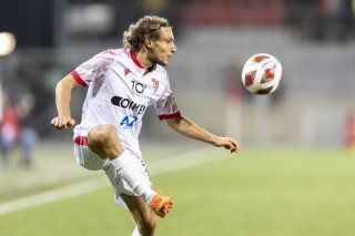 Élément incontournable du dispositif de Didier Tholot, Numa Lavanchy contribue activement à la solidité défensive du FC Sion cette saison.