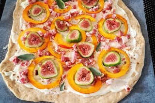 Tarte flambée courge, bolet, figue et sauge